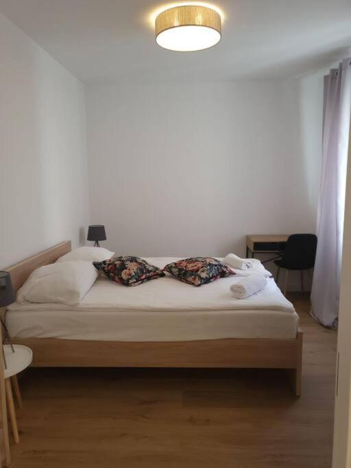 Duzy Apartament W Centrum - 3 Pokoje - Garaz Lägenhet Wrocław Exteriör bild
