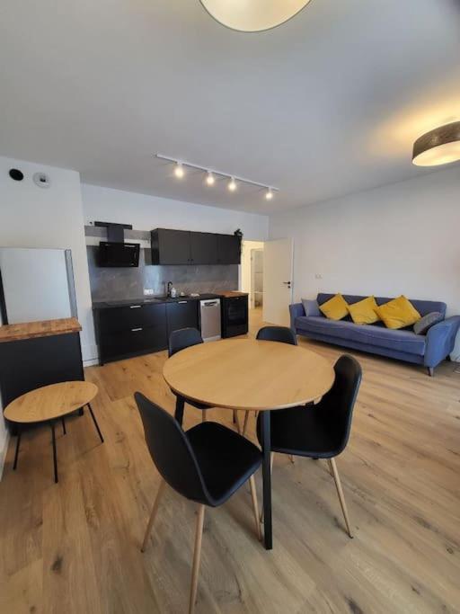 Duzy Apartament W Centrum - 3 Pokoje - Garaz Lägenhet Wrocław Exteriör bild